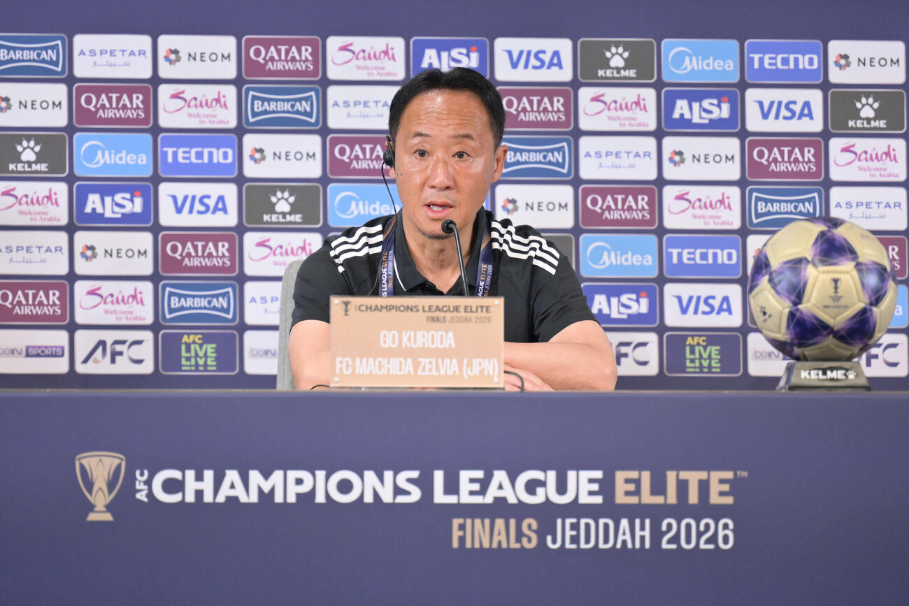 前日公式会見でメディア対応する町田の黒田監督（FCMZ提供）
