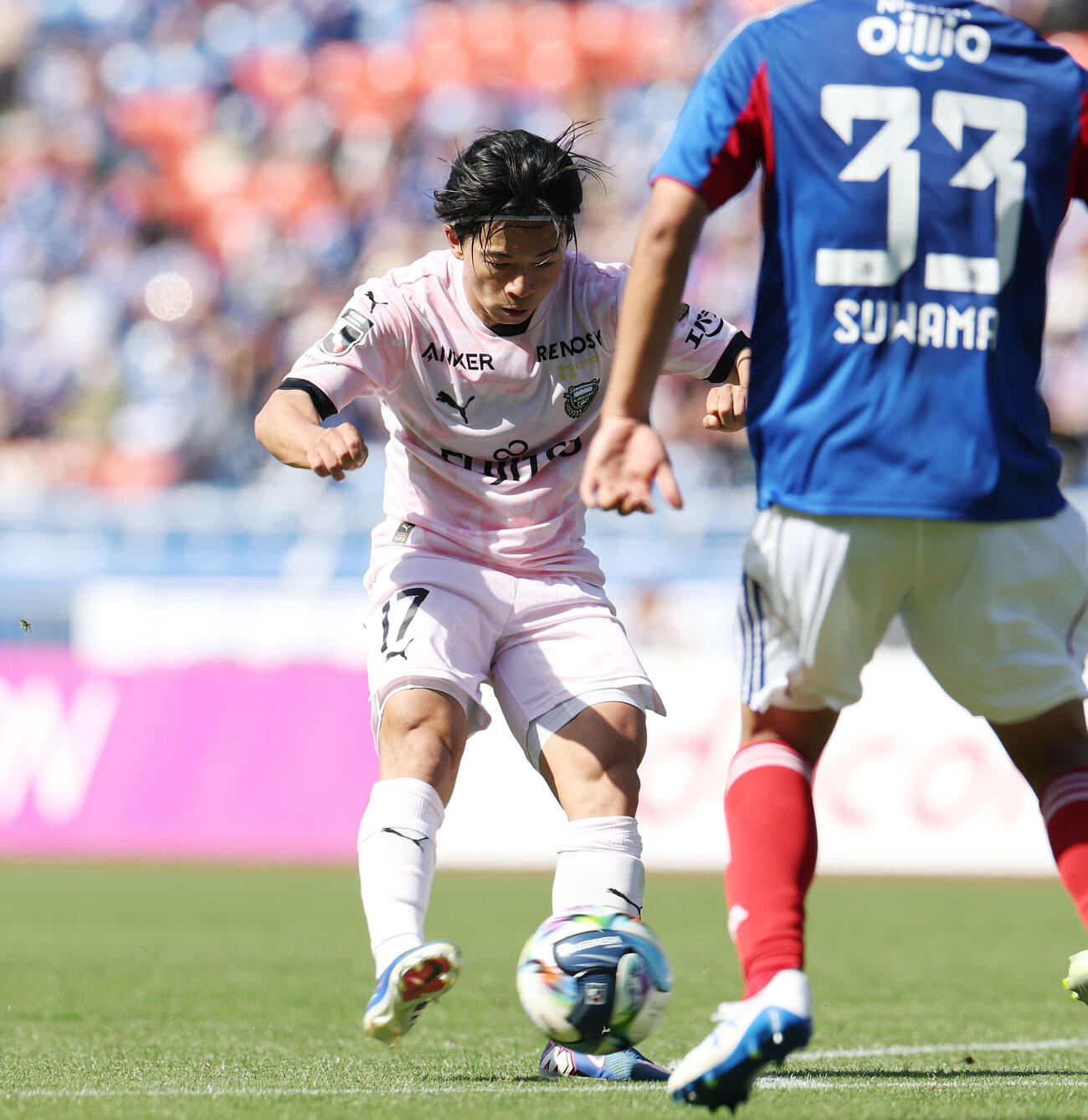 横浜対川崎F　後半、シュートを放つ川崎F伊藤（撮影・宮地輝）