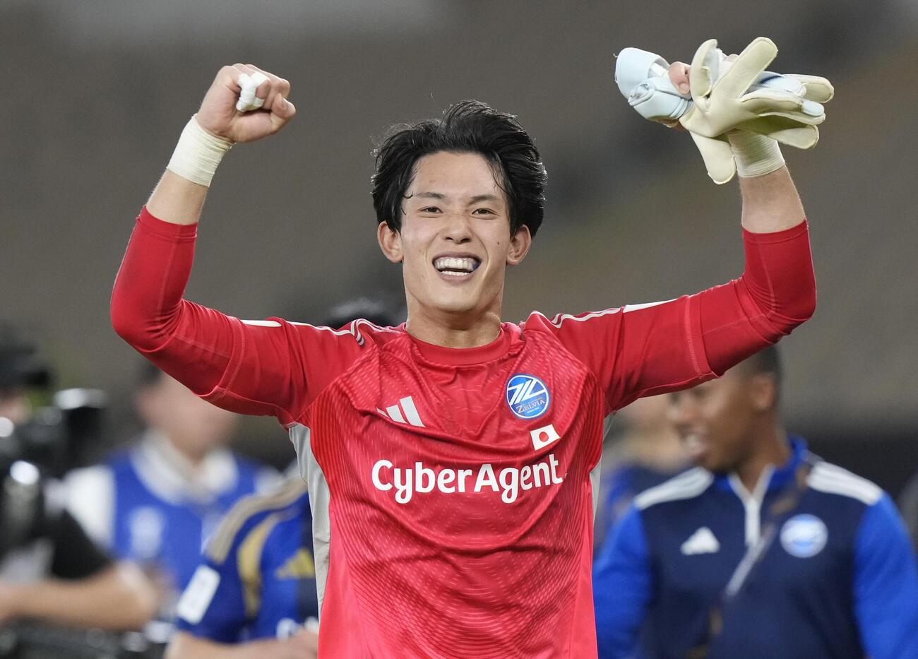 アルイティハドに競り勝ち準決勝進出を決め、ガッツポーズで喜ぶ町田・GK谷（共同）