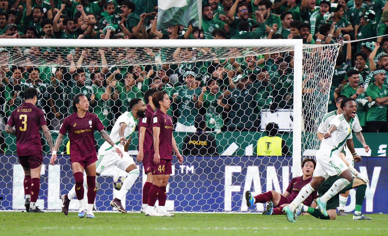 神戸－アルアハリ　後半、アルアハリに2点目のゴールを決められた神戸＝ジッダ（共同）