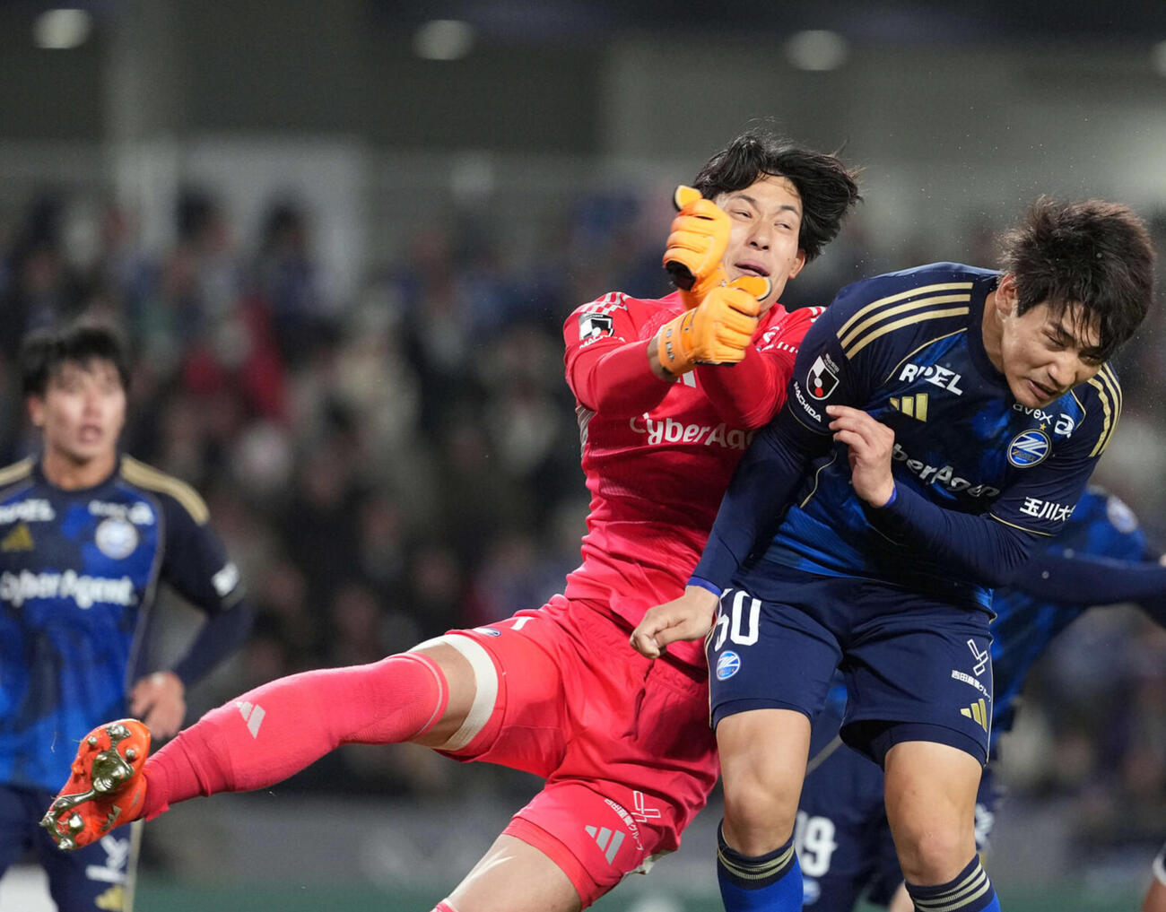 ゴールを守る町田GK谷（左）と岡村（26年2月）