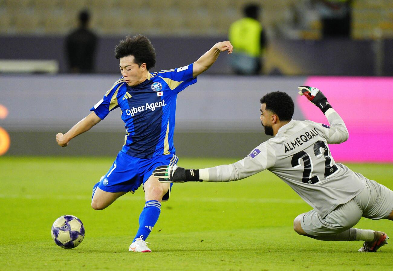 町田－アルアハリ　前半、先制ゴールを決める町田・相馬（左）＝ジッダ（共同）