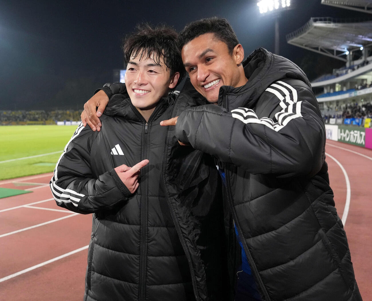 町田の相馬勇紀（左）とエリキ（2026年2月撮影）