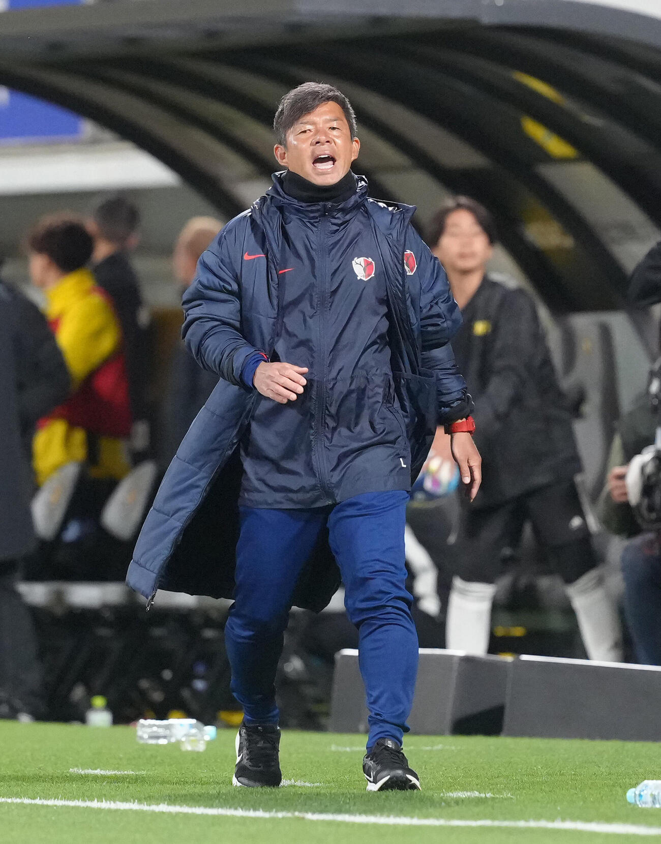 明治安田J1　柏対鹿島　後半、指示を出す鹿島鬼木達監督（撮影・足立雅史）