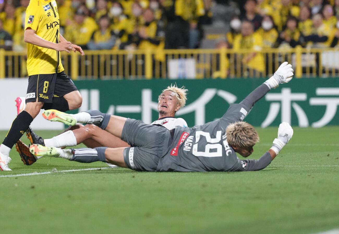 明治安田J1百年構想リーグ　柏対鹿島　前半、先制ゴールを決めた鹿島鈴木優磨（撮影・足立雅史）