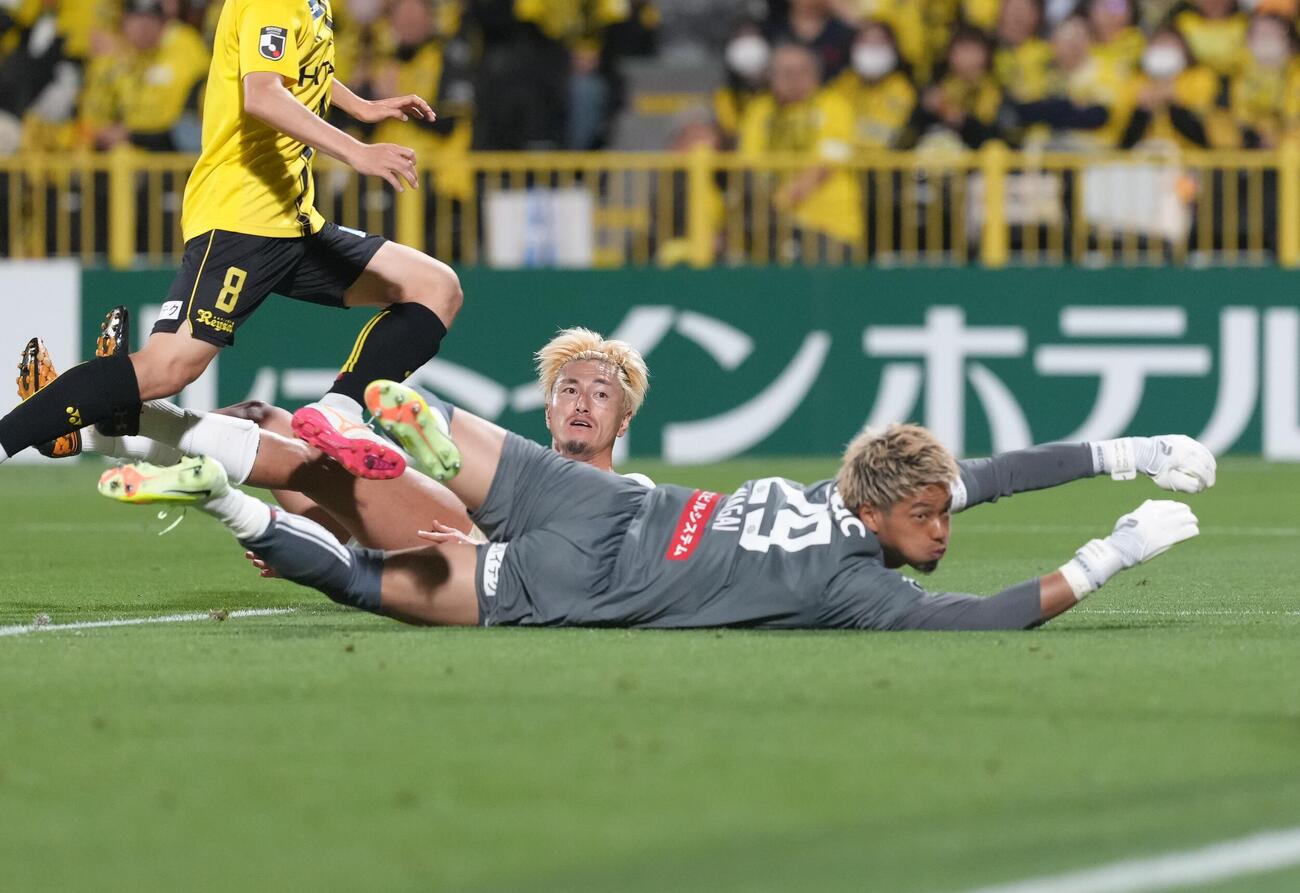 明治安田J1百年構想リーグ　柏対鹿島　前半、先制ゴールを決めた鹿島鈴木優磨（撮影・足立雅史）