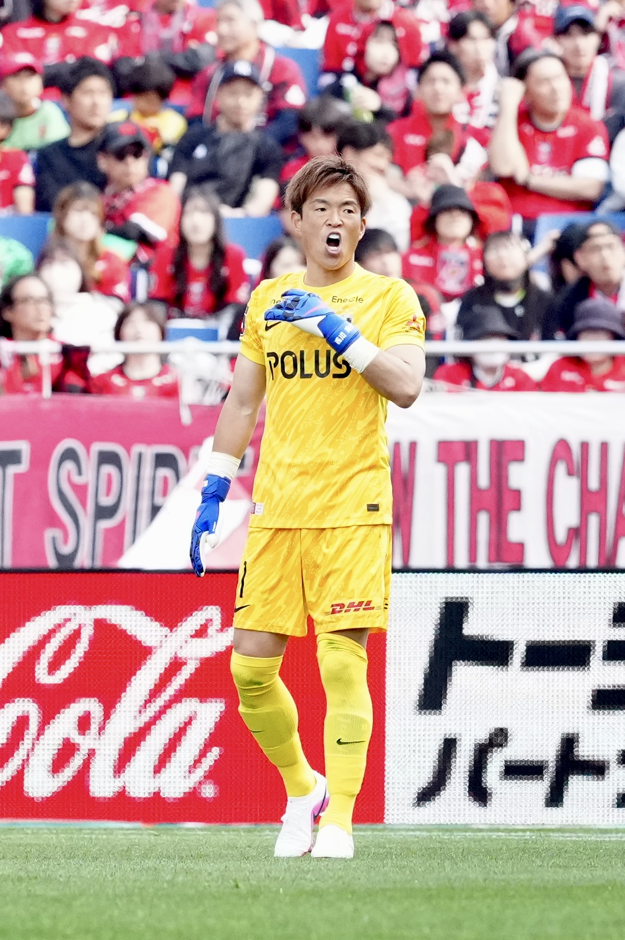 明治安田J1百年構想リーグ　第12節　浦和対横浜　後半、横浜渡辺皓太にゴールを決められた浦和GK西川周作（撮影・江口和貴）
