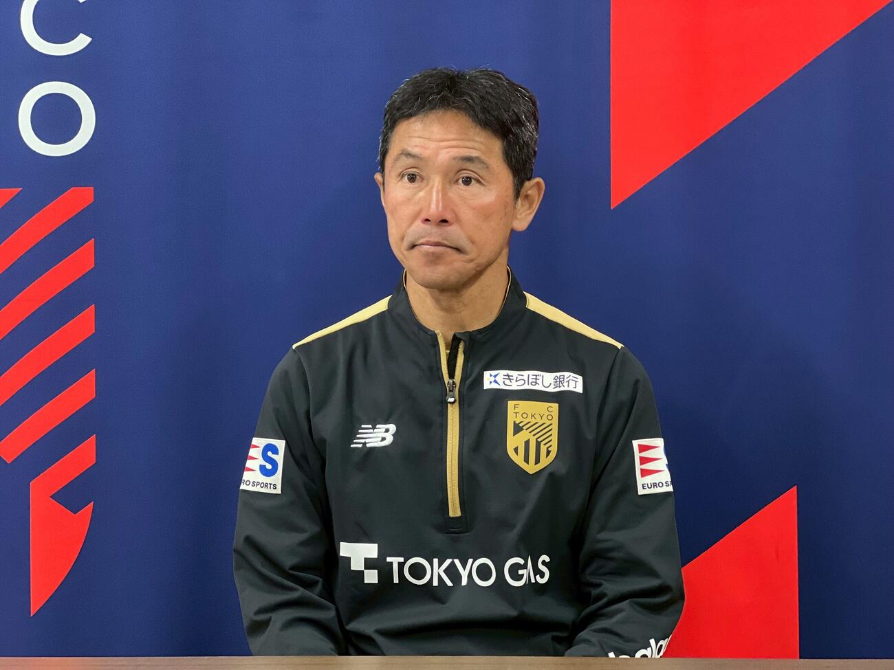 柏レイソル戦に向けた取材に応じるFC東京の松橋力蔵監督