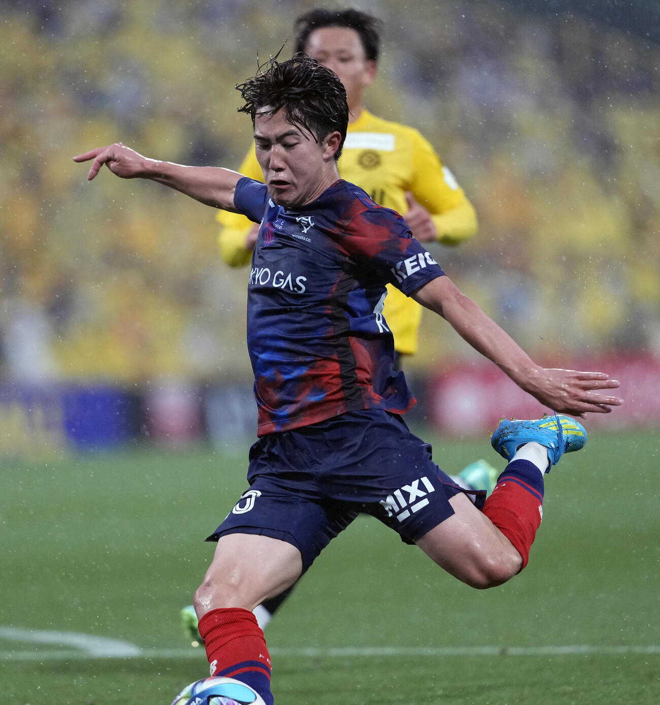 後半、ゴールを決めるFC東京佐藤龍之介（撮影・小島史椰）