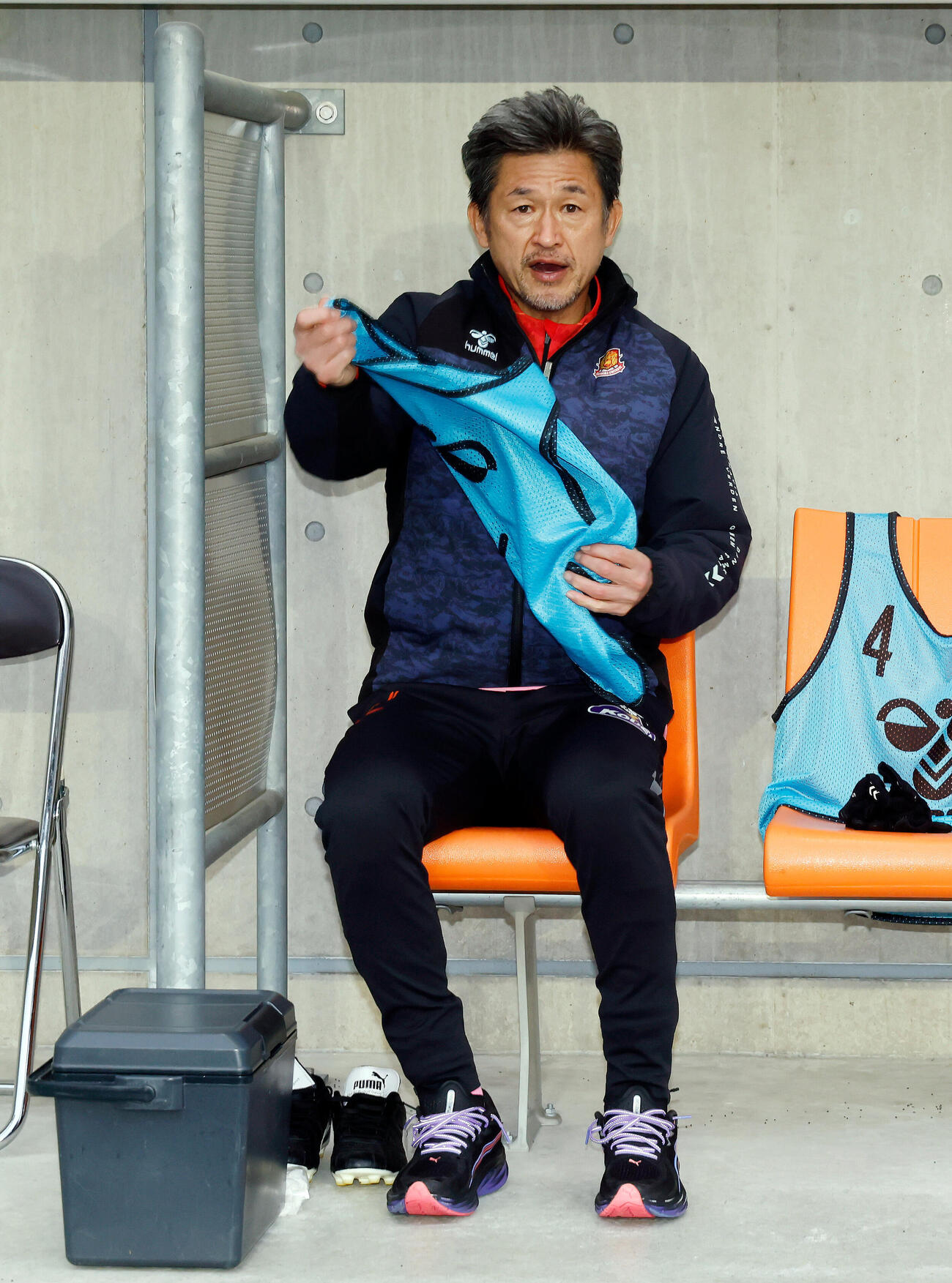 長野対福島　ベンチ入りした福島カズ（撮影・山本朝陽）