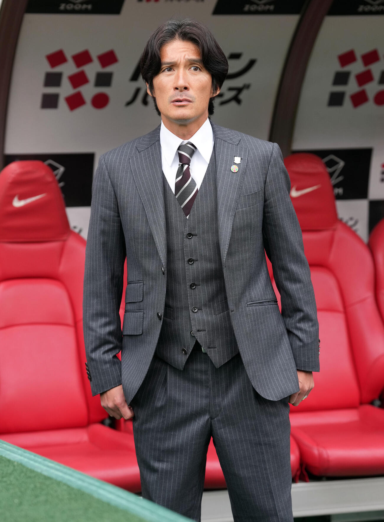 浦和対川崎F　この試合から指揮を振るう浦和田中達也暫定監督（撮影・たえ見朱実）