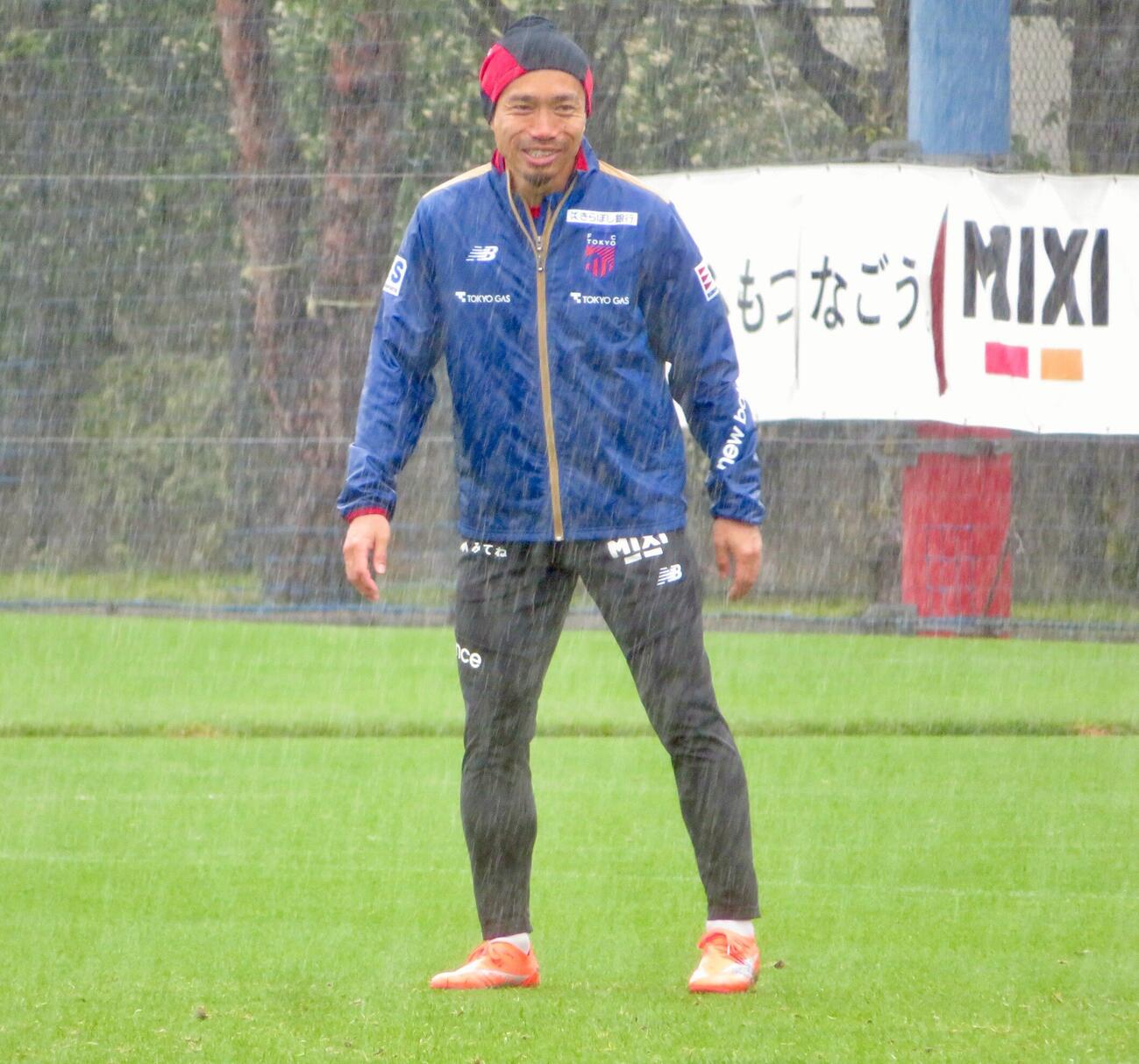 川崎フロンターレ戦に向けて調整するFC東京DF長友佑都