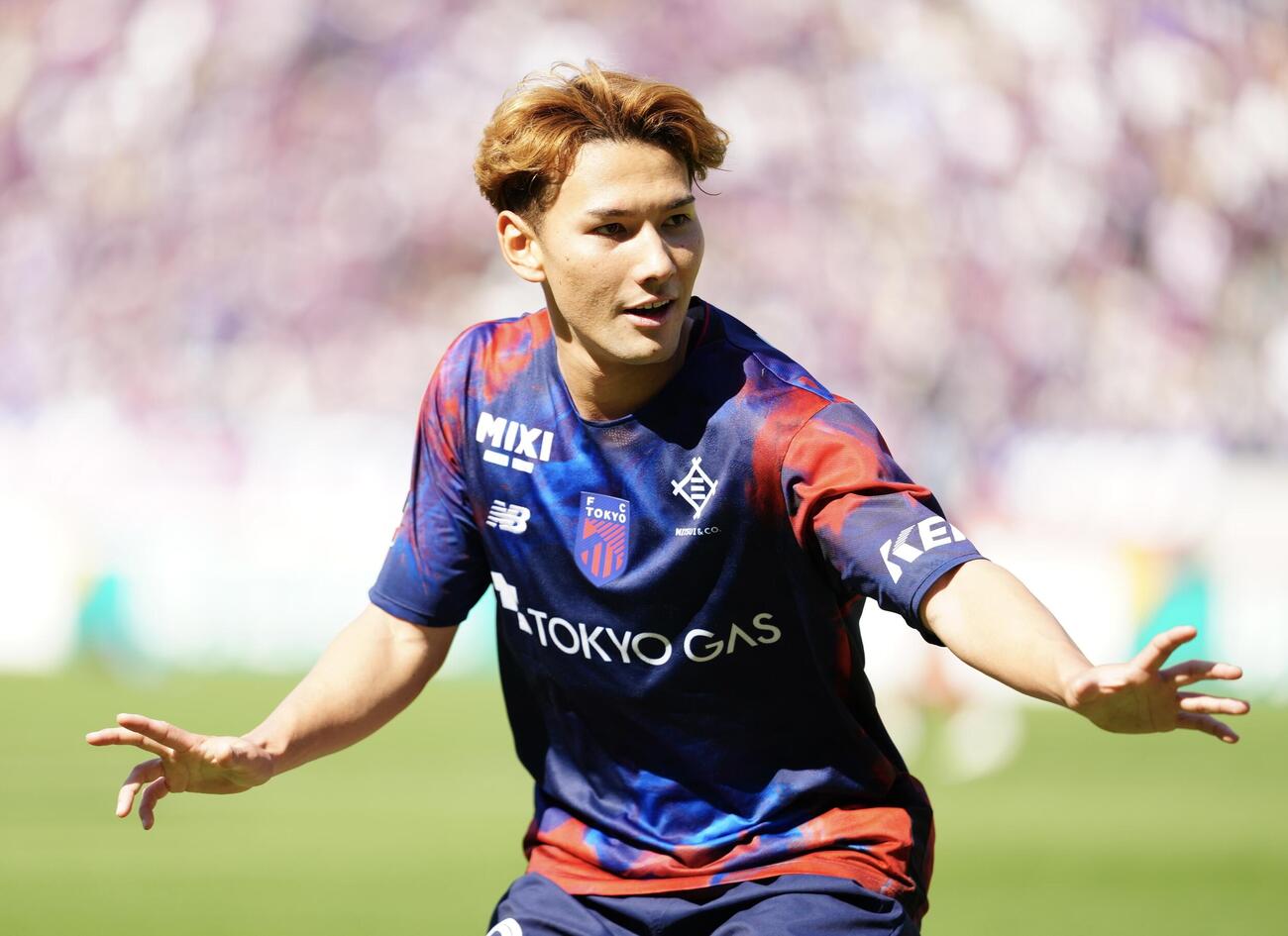 明治安田J1百年構想リーグ　第14節　東京対川崎F　前半、先制ゴールでポーズを決める東京佐藤恵允（撮影・江口和貴）