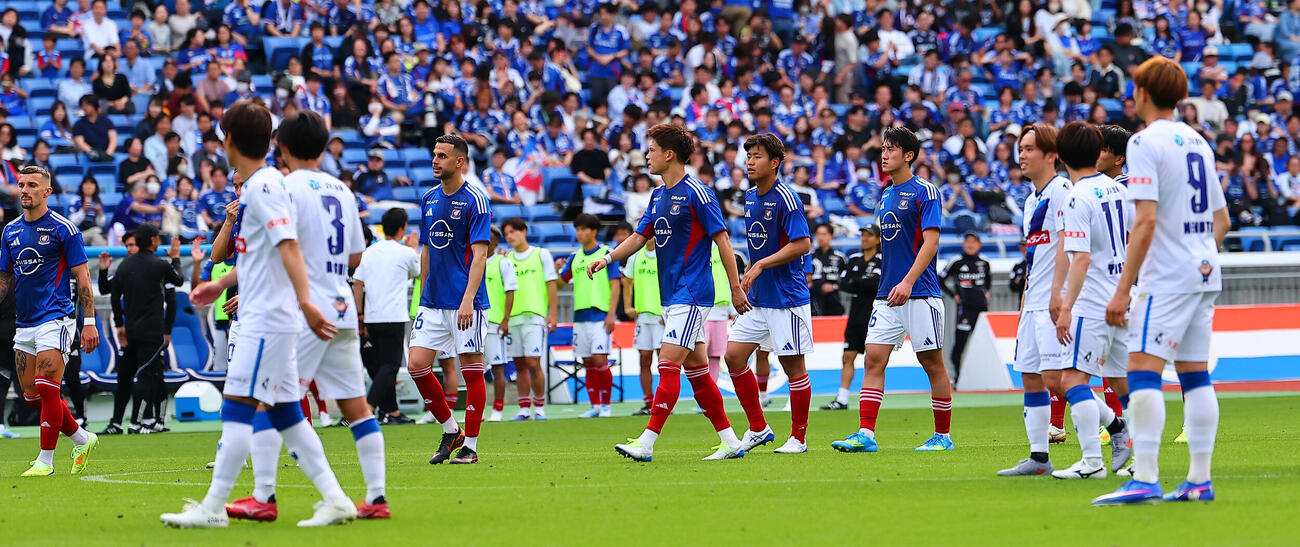 横浜対水戸　PK戦で敗れた横浜イレブン（撮影・野上伸悟