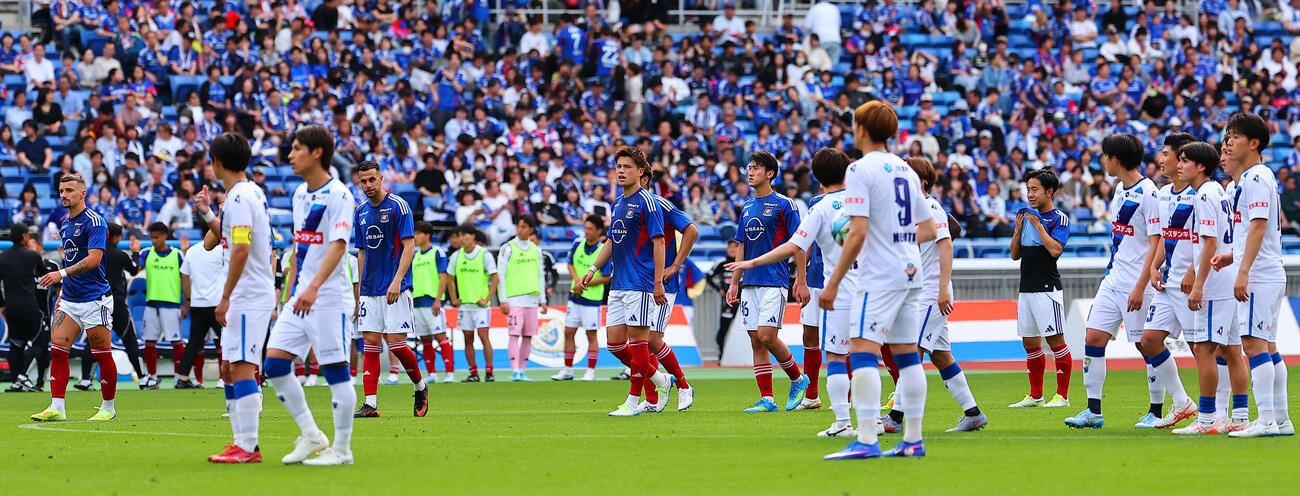 横浜対水戸　PK戦で敗れた横浜イレブン（撮影・野上伸悟