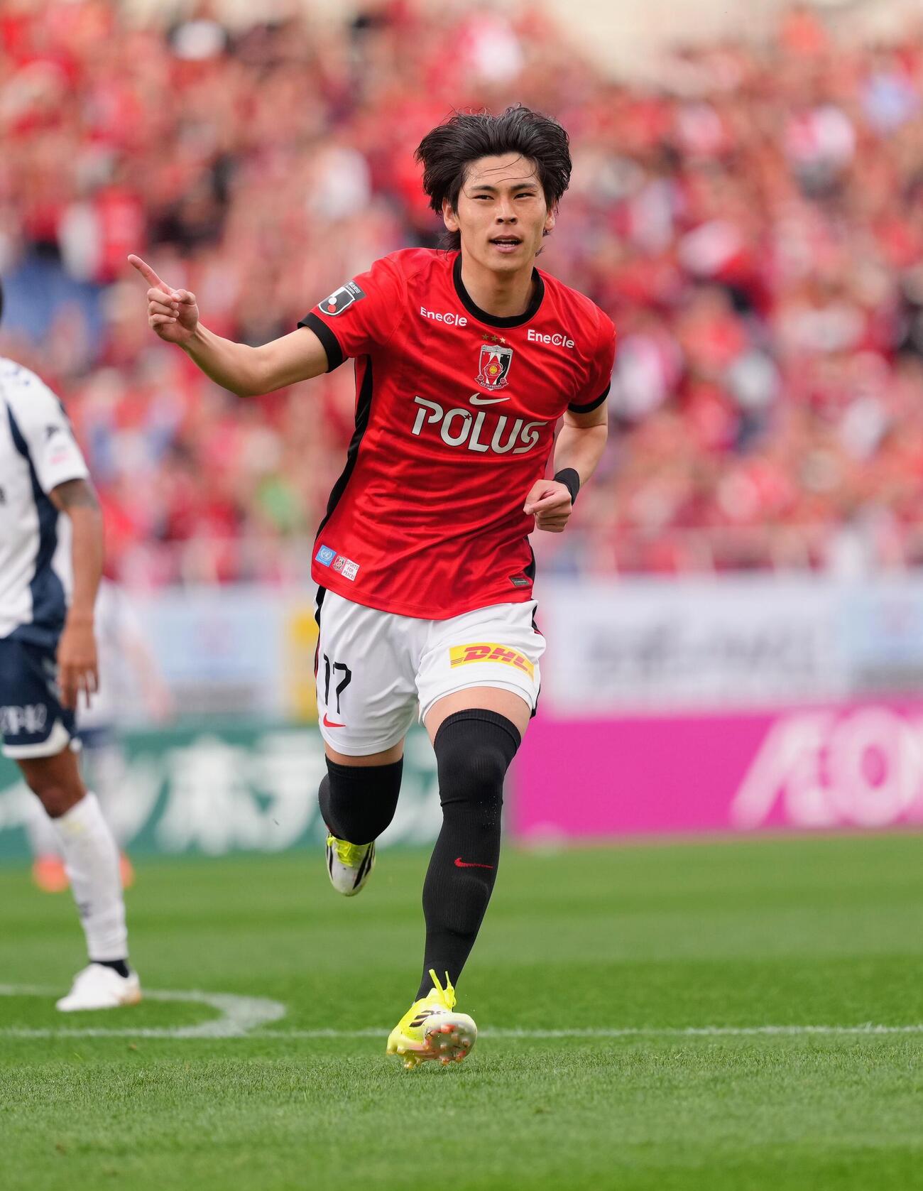 明治安田J1百年構想リーグ　浦和対千葉　後半、ゴールを決め喜ぶ浦和小森飛絢（撮影・足立雅史）