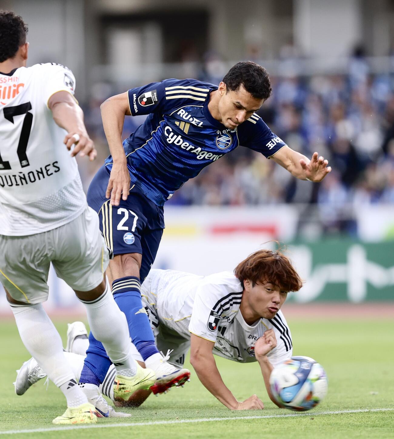 町田対横浜　後半、先制ゴールを決める町田エリキ（撮影・河田真司）