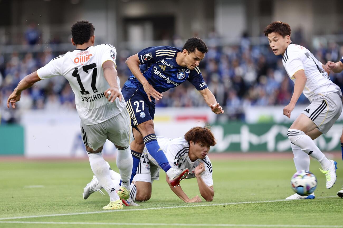 町田対横浜　後半、先制ゴールを決める町田エリキ（撮影・河田真司）