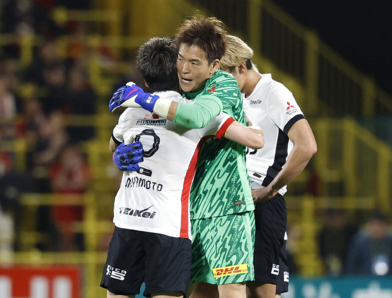柏に競り勝ち喜ぶ浦和・GK西川＝三協F柏（共同）