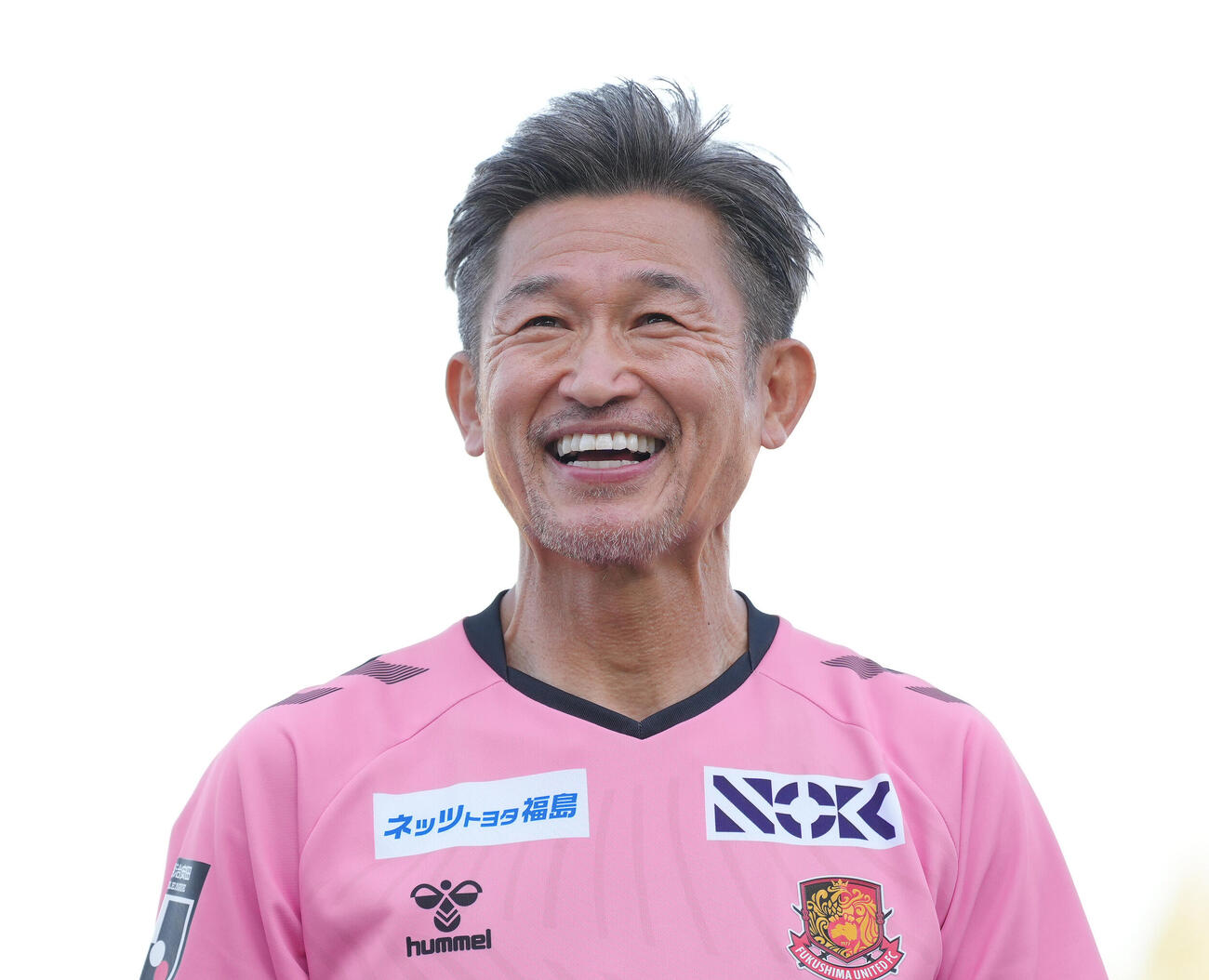 福島対磐田　チームの勝利に笑顔を見せる福島カズ（三浦知良）（撮影・足立雅史）