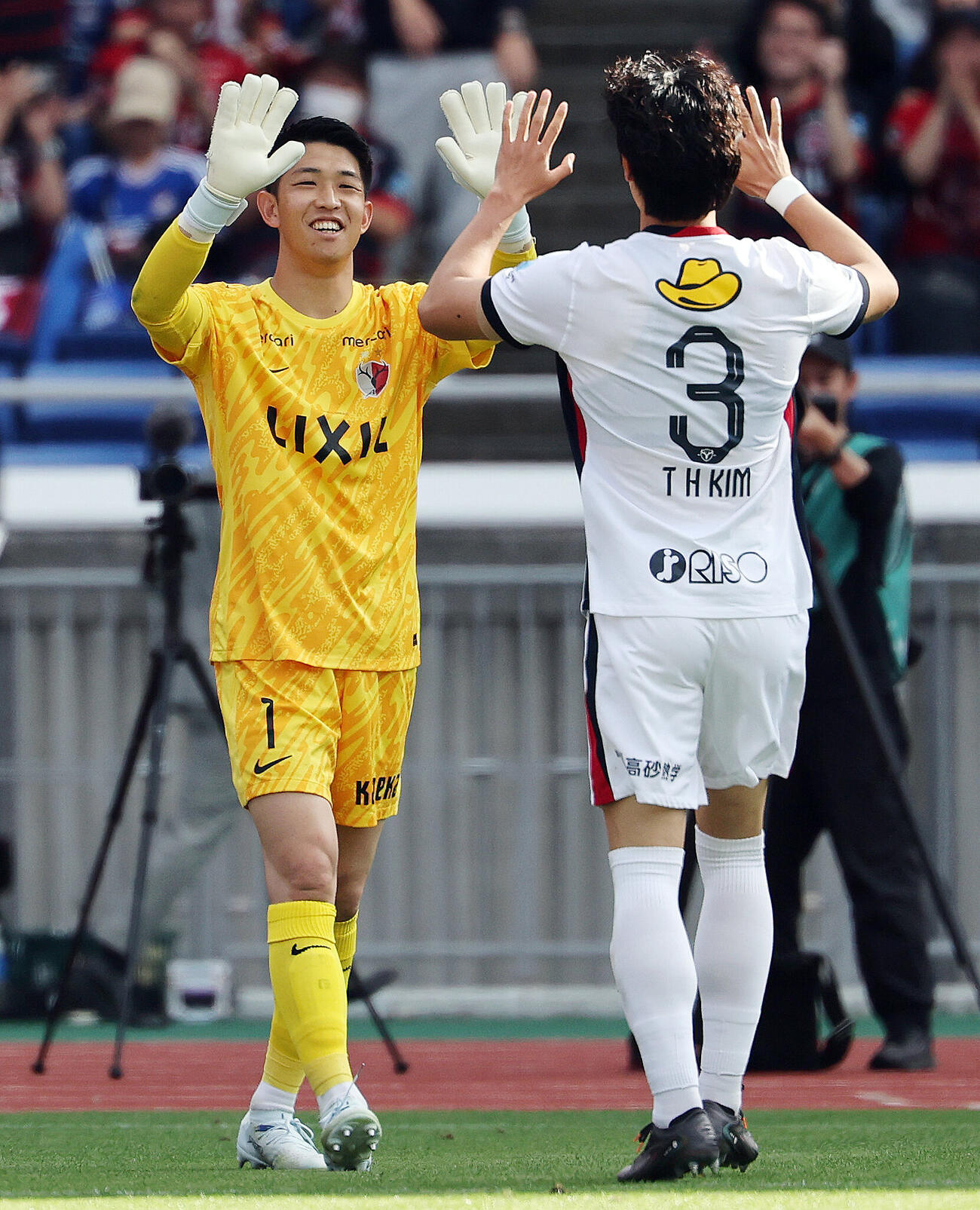 横浜対鹿島　PK戦で勝利し喜ぶ鹿島GK早川友基（撮影・野上伸悟）