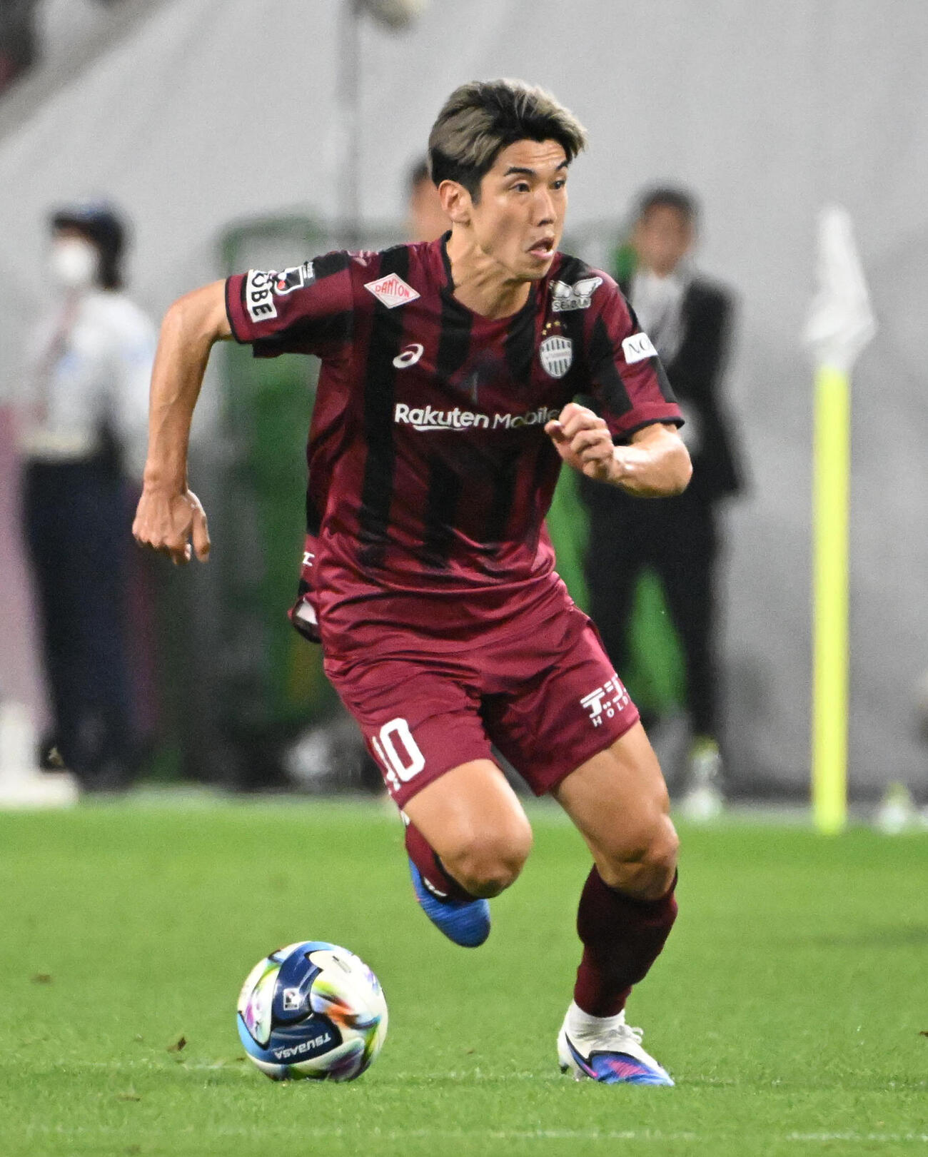 神戸対京都　前半、ドリブルをする神戸の大迫勇也（撮影・石井愛子）