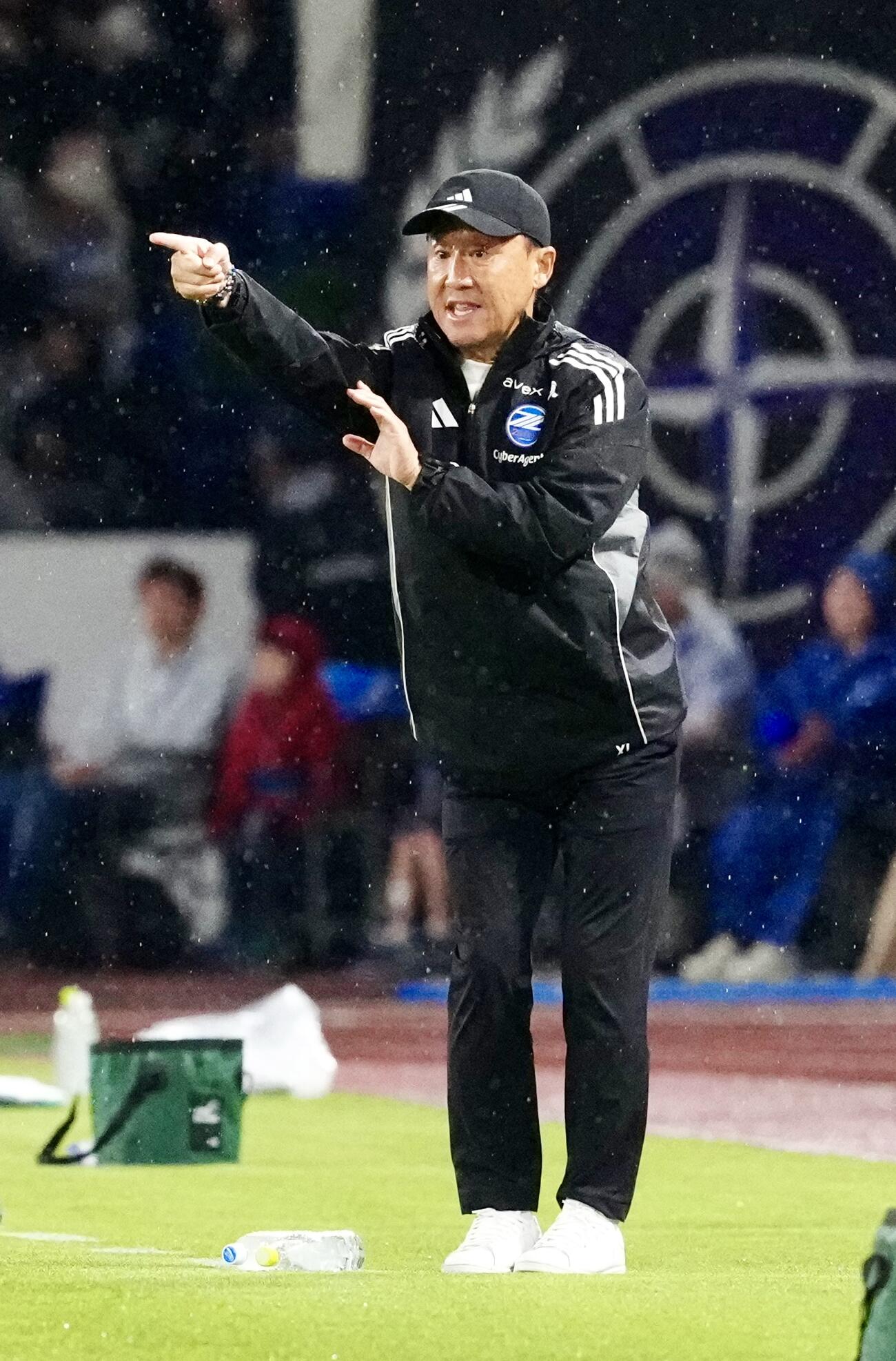 明治安田J1百年構想リーグ　第12節　町田対東京V　前半、指示を出す町田黒田剛監督（撮影・江口和貴）