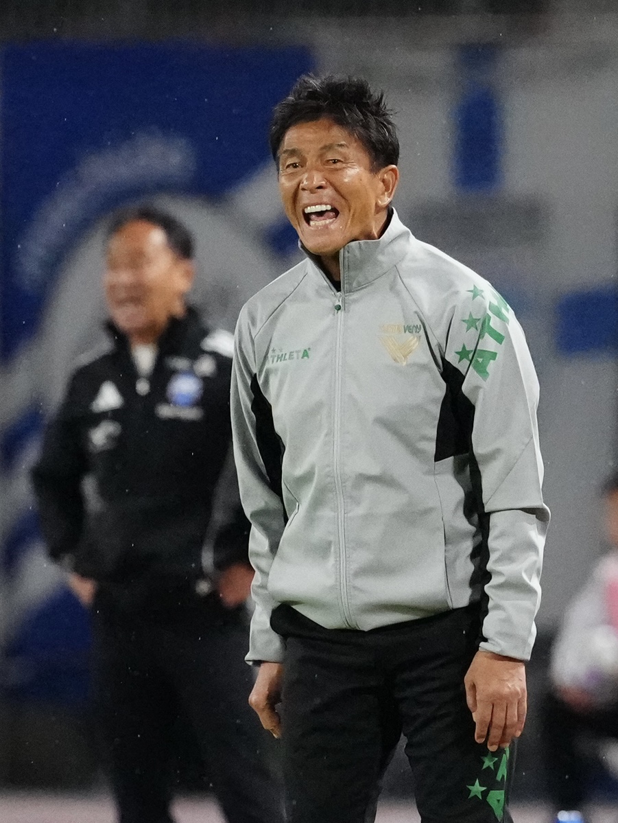 明治安田J1百年構想リーグ　第12節　町田対東京V　後半、声を上げる東京V城福浩監督（撮影・江口和貴）