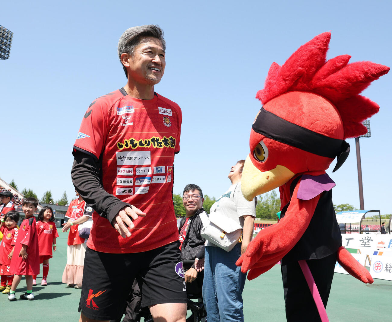 明治安田J2・J3百年構想リーグ　福島対札幌　試合前、ウオーミングアップに向かう福島カズ（撮影・宮地輝）