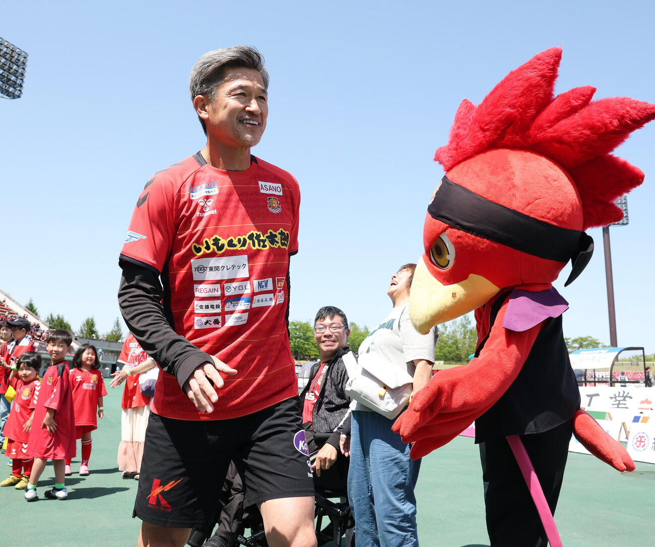 明治安田J2・J3百年構想リーグ　福島対札幌　試合前、ウオーミングアップに向かう福島カズ（撮影・宮地輝）