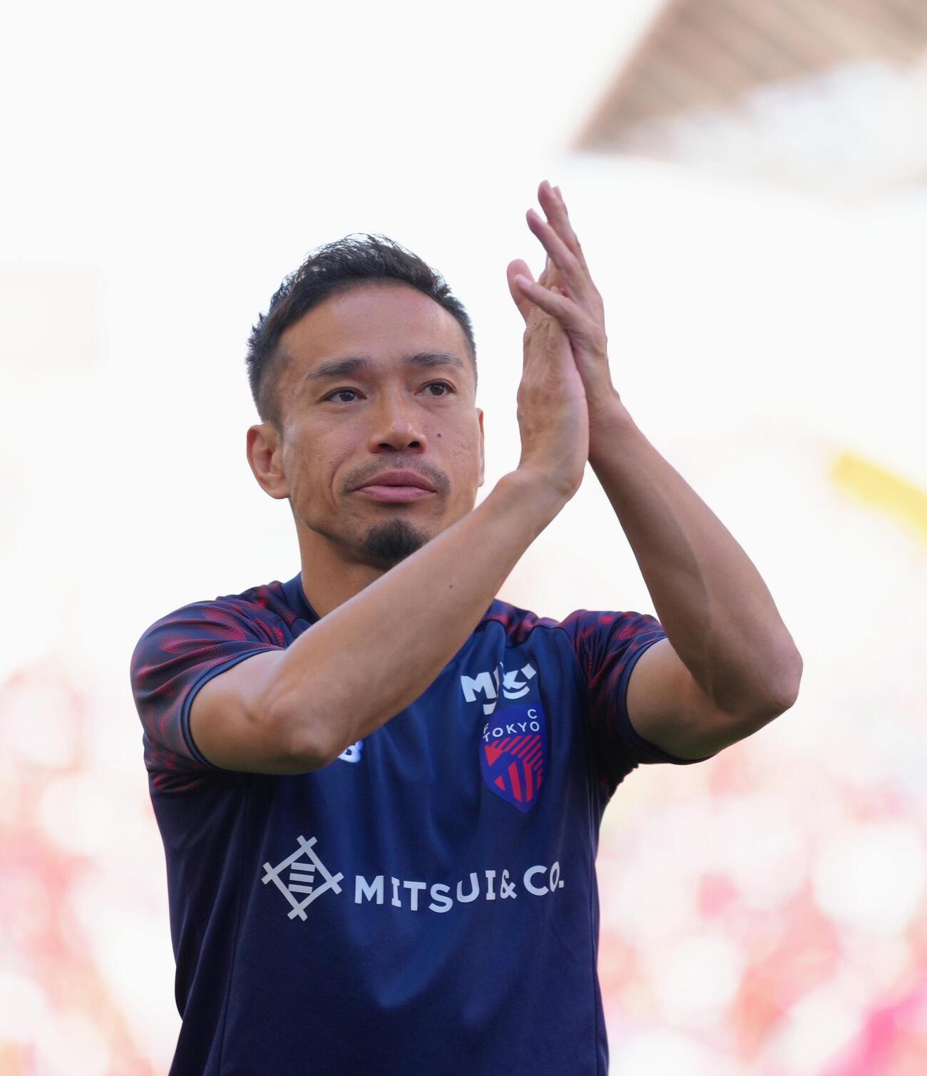 明治安田J1百年構想リーグ　浦和対東京　試合前、練習に臨む東京長友佑都（撮影・足立雅史）