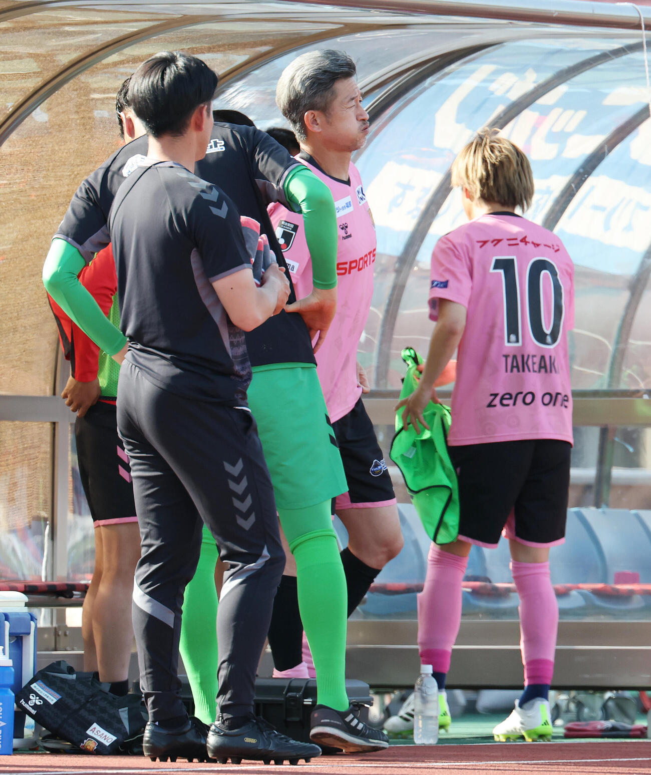 福島対札幌　試合に敗れ、最後まで出番がなかった福島カズ（撮影・宮地輝）