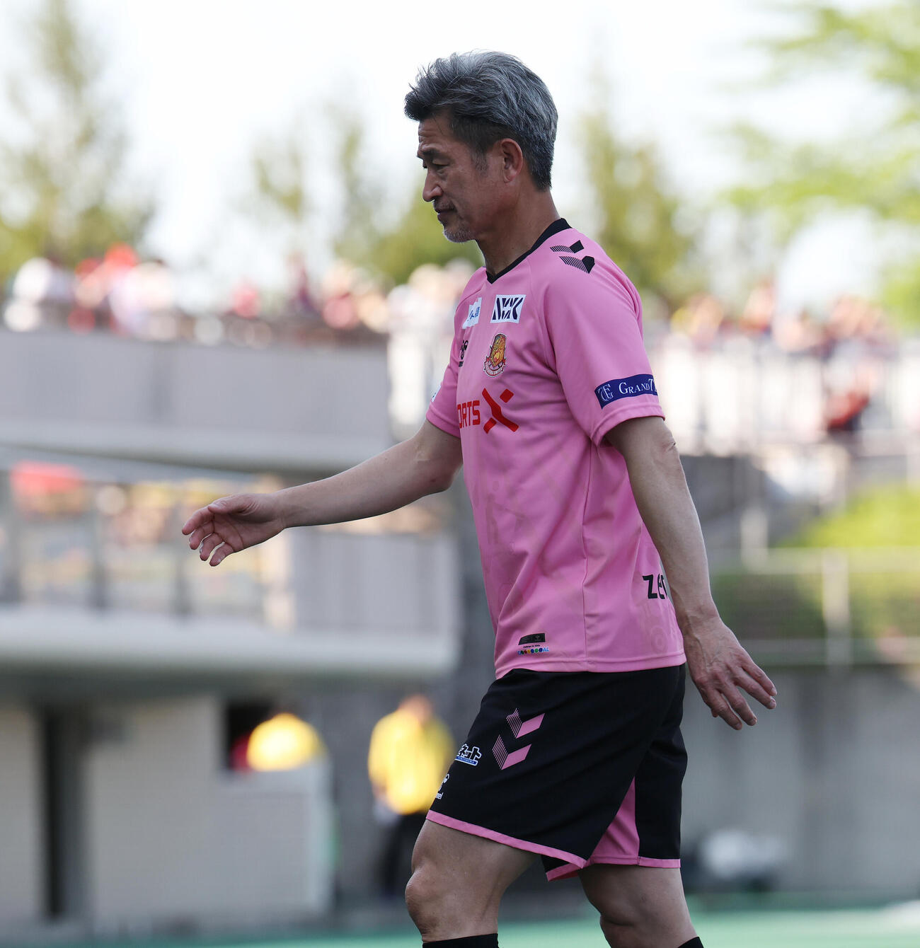 明治安田J2・J3百年構想リーグ　福島対札幌　試合に敗れ、最後まで出番がなかった福島カズ（撮影・宮地輝）