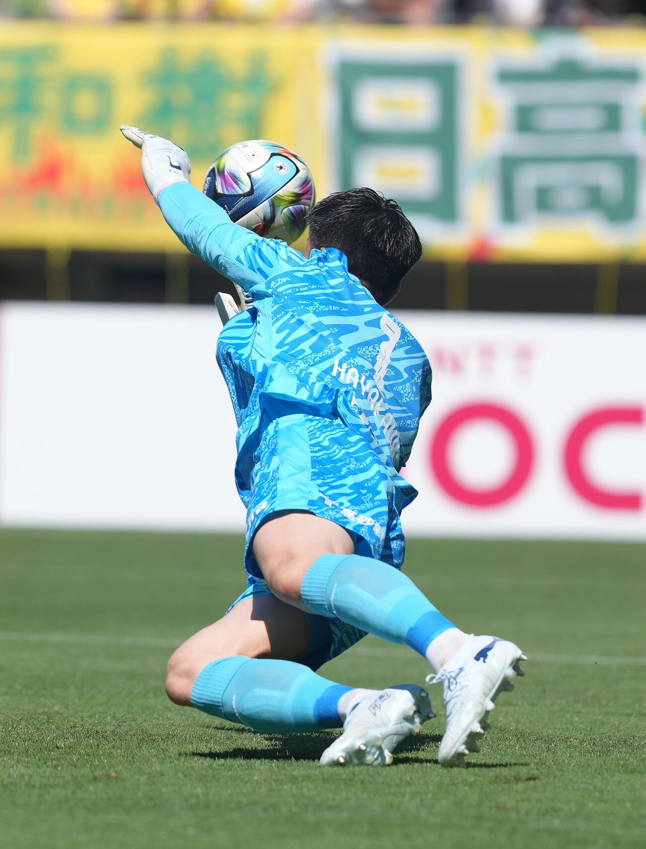 明治安田J1百年構想リーグ　千葉対鹿島　前半、シュートをセーブする鹿島GK早川友基（撮影・足立雅史）