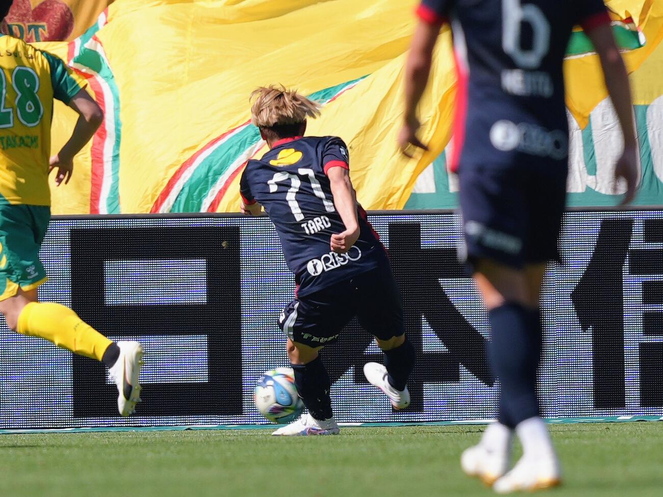 明治安田J1百年構想リーグ　千葉対鹿島　前半、先制ゴールを決める鹿島荒木遼太郎（撮影・足立雅史）