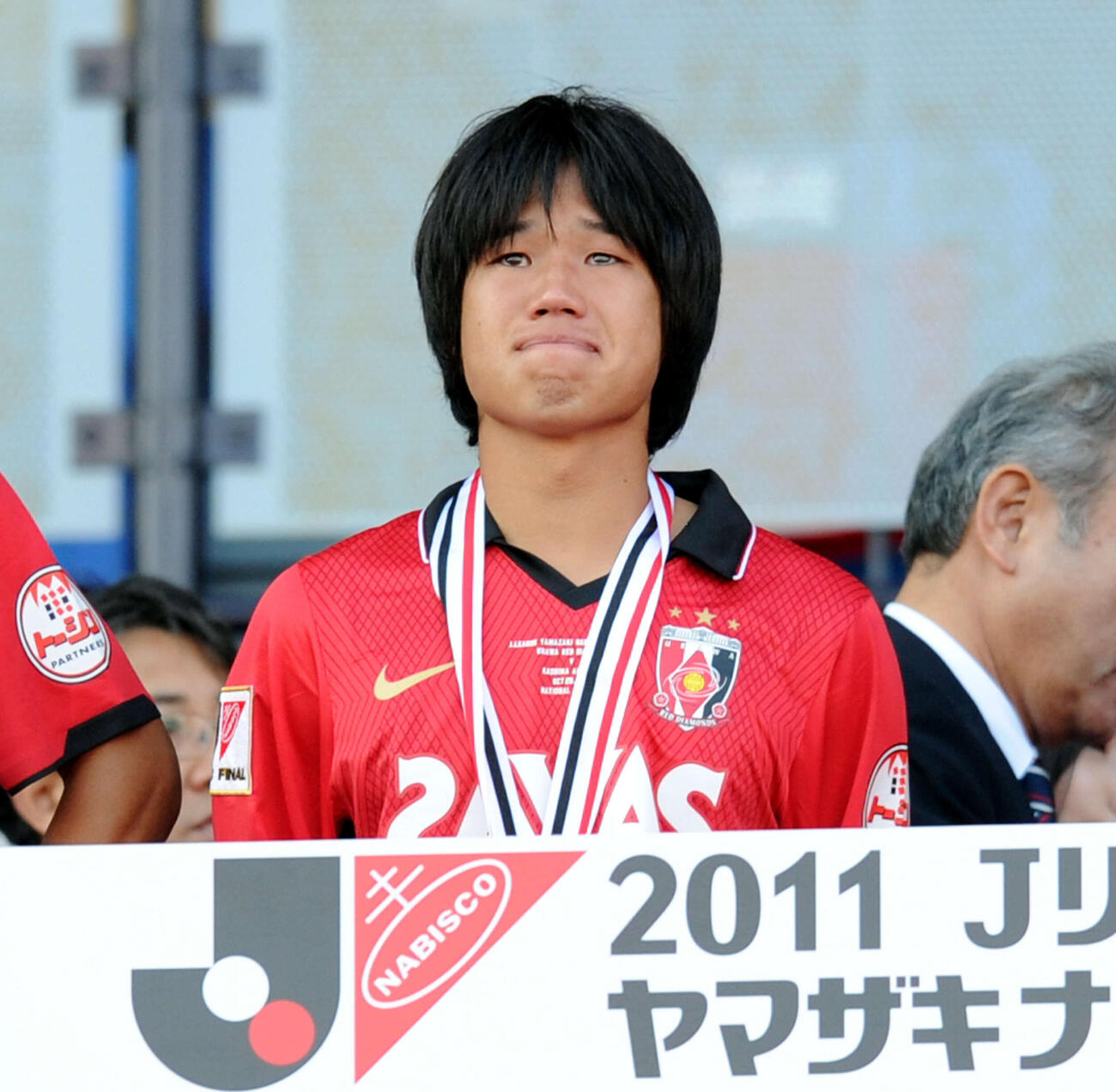 ナビスコ杯決勝　浦和対鹿島　表彰式で号泣する浦和MF山田直輝（2011年10月29日撮影）