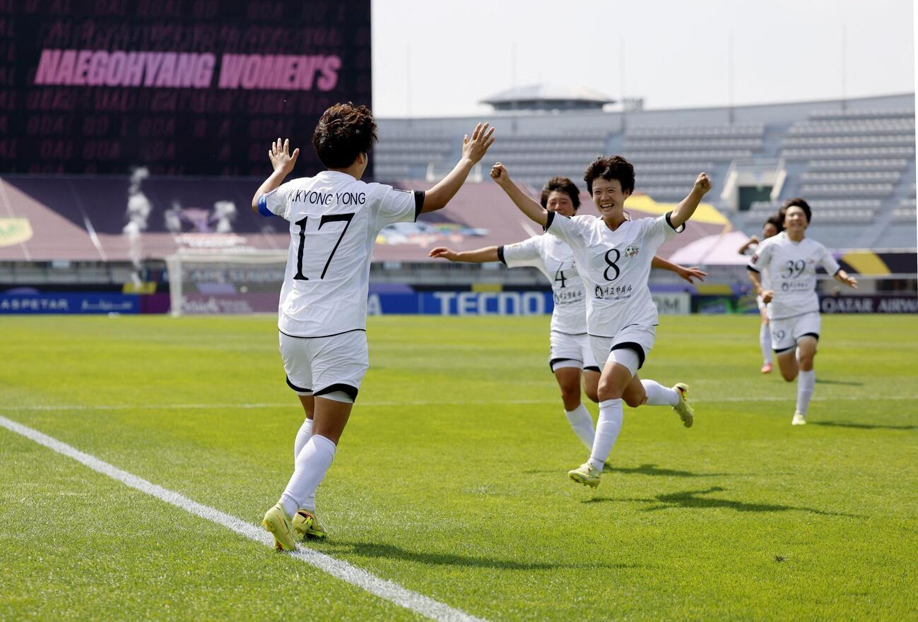 Soccer Football－Asian Women's Champions League－Final－Tokyo Verdy 1969 v Naegohyang FC－Suwon Sports Complex, Suwon, South Korea－May 23, 2026 Naegohyang FC's Kim Kyong Yong celebrates scoring their first goal with teammates REUTERS／Kim Soo－Hyeon