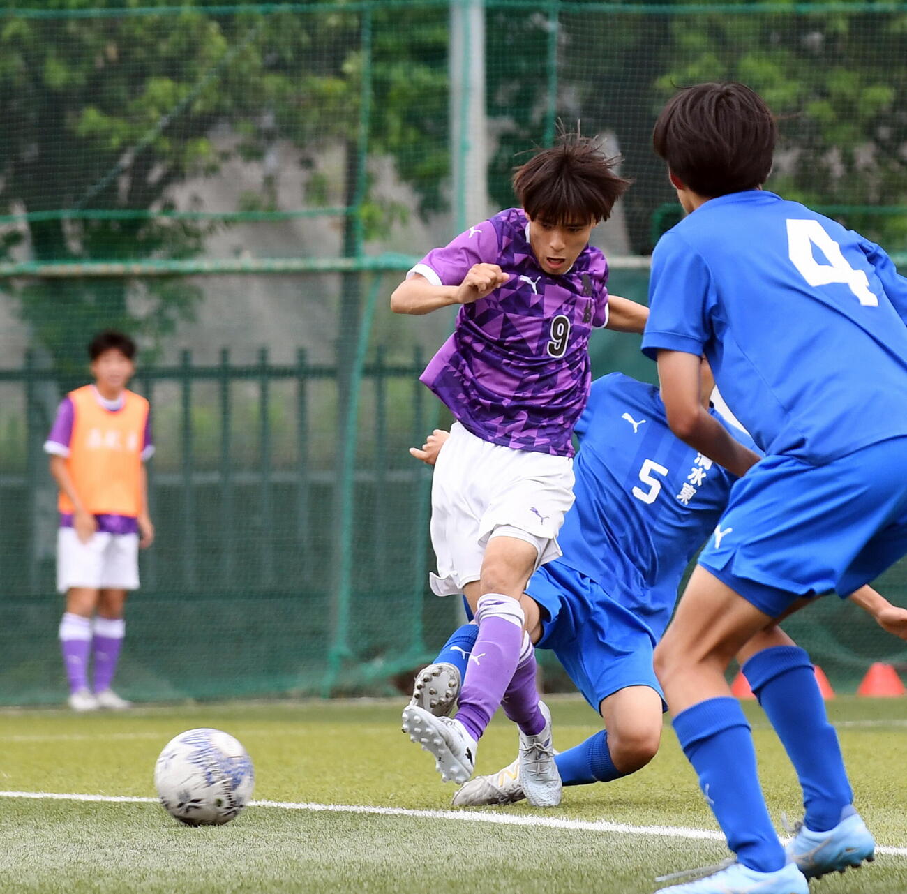 藤枝東対清水東　後半40分、左足でゴールを決める藤枝東・増田（撮影・前田和哉）