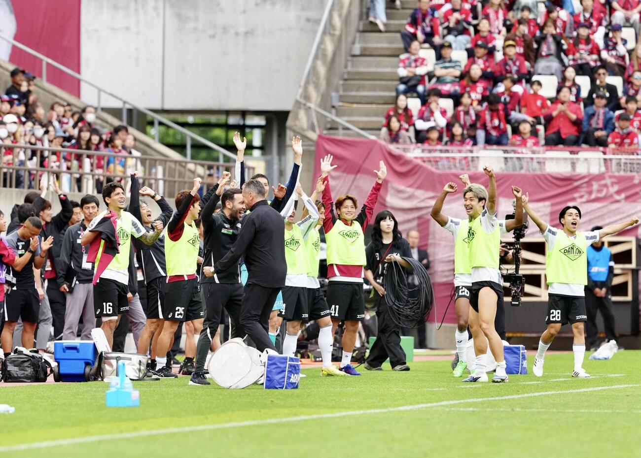 明治安田J1百年構想リーグ・プレーオフラウンド第2戦　鹿島対神戸戦　優勝を決め喜ぶ神戸の選手たち（撮影・江口和貴）