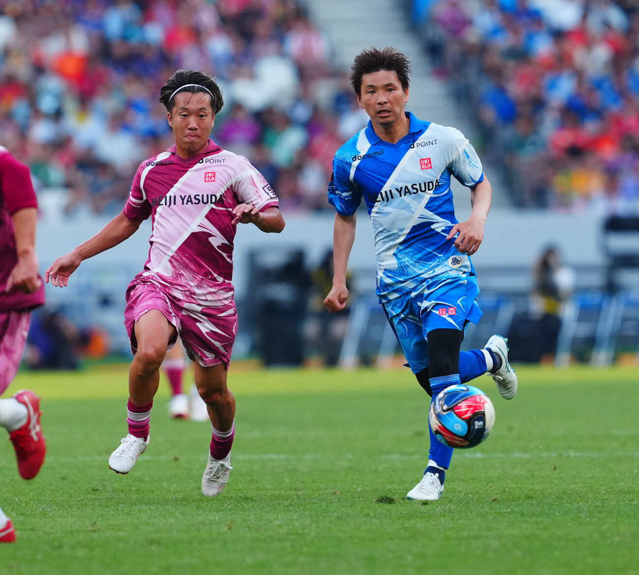 JリーグオールスターDAZNカップ　　準決勝　J1WEST対J2・J3WEST－B J1WEST乾貴士（右）（撮影・垰建太）