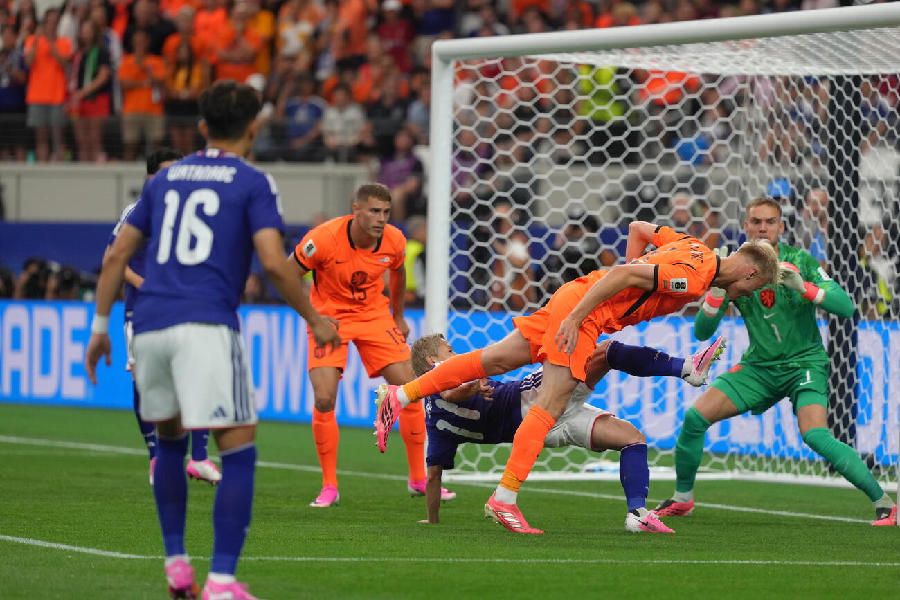 W杯北中米大会　1次リーグ　第1戦　日本対オランダ　前半、ゴール前に攻め込む前田大然（中央下）（撮影・足立雅史）＝2026年6月14日