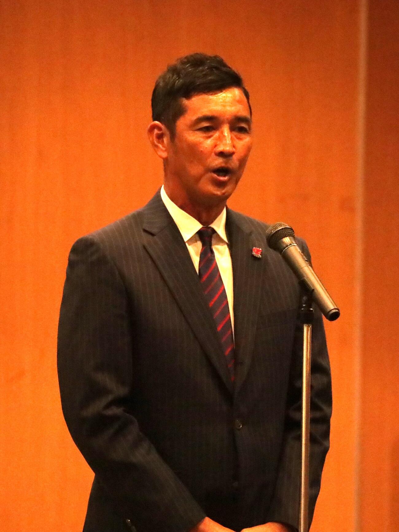 出陣式で今季への決意表明をするJ3福島・寺田周平監督　（撮影・高橋香奈）