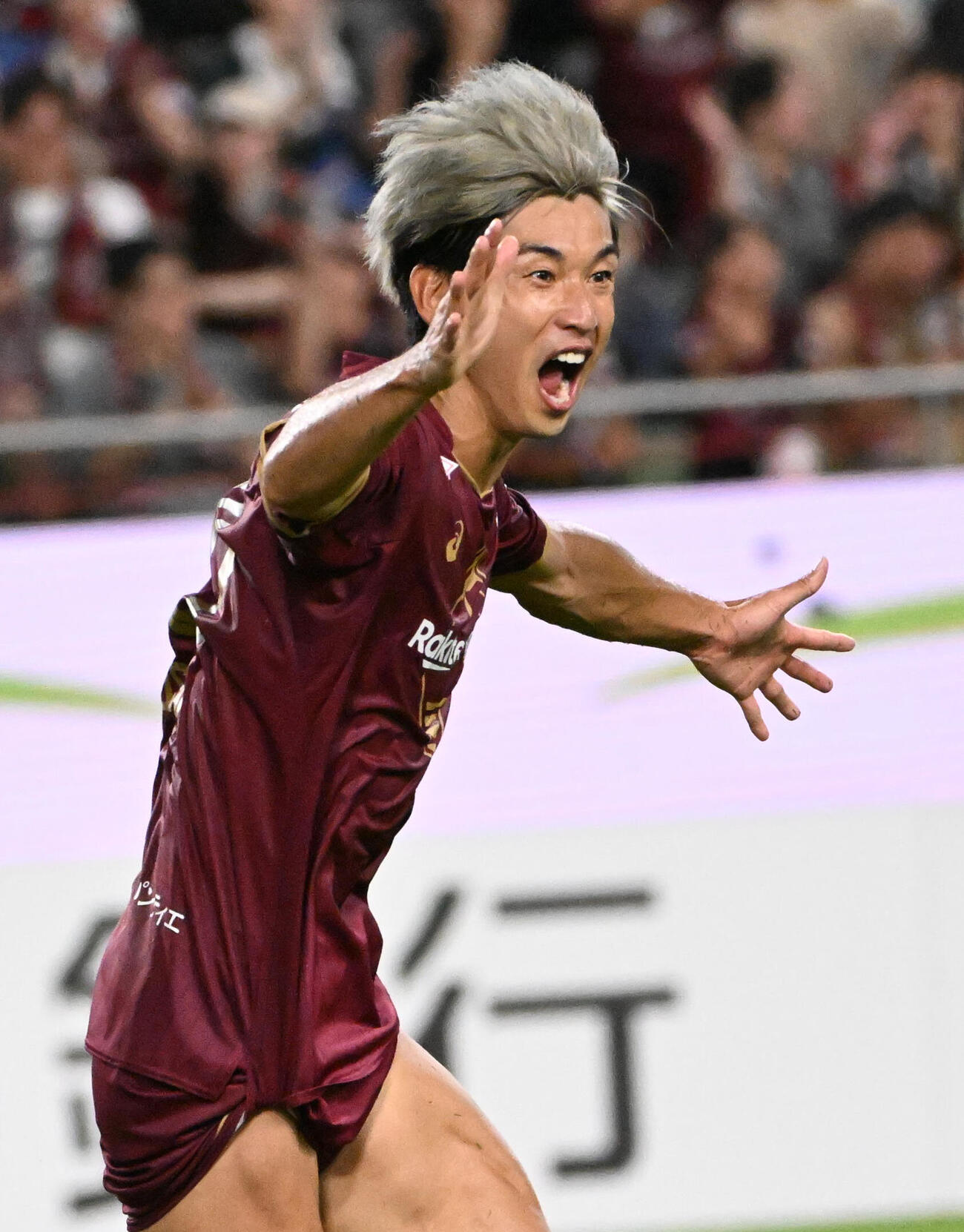 神戸対東京　前半、ゴールを決める神戸大迫勇也（撮影・石井愛子）