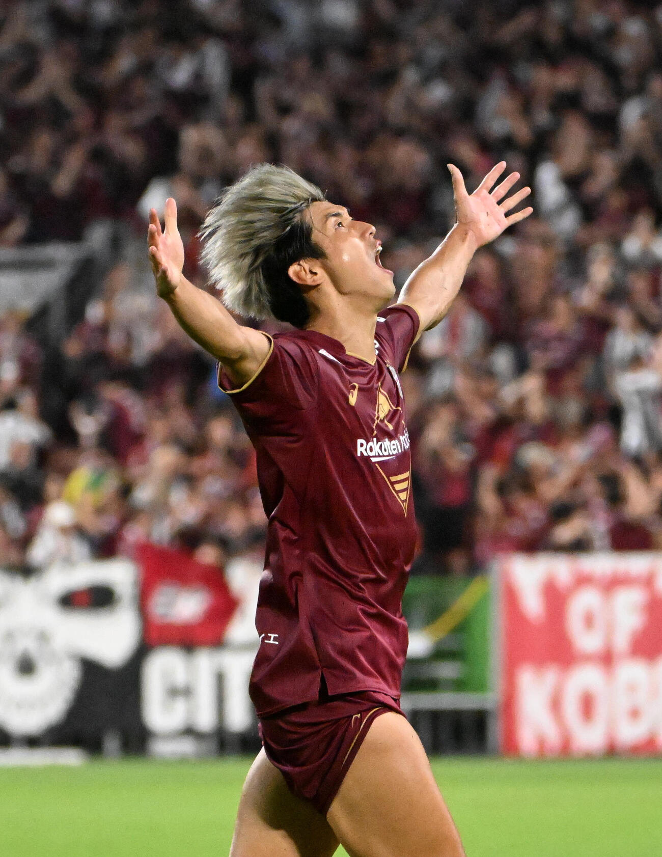 神戸対東京　前半、ゴールを決める神戸大迫勇也（撮影・石井愛子）