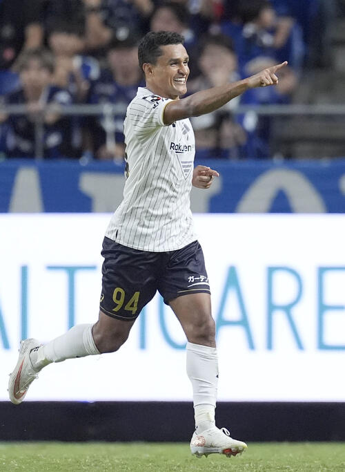 G大阪－神戸　後半、決勝ゴールを決め駆け出す神戸・エリキ＝パナスタ（共同）
