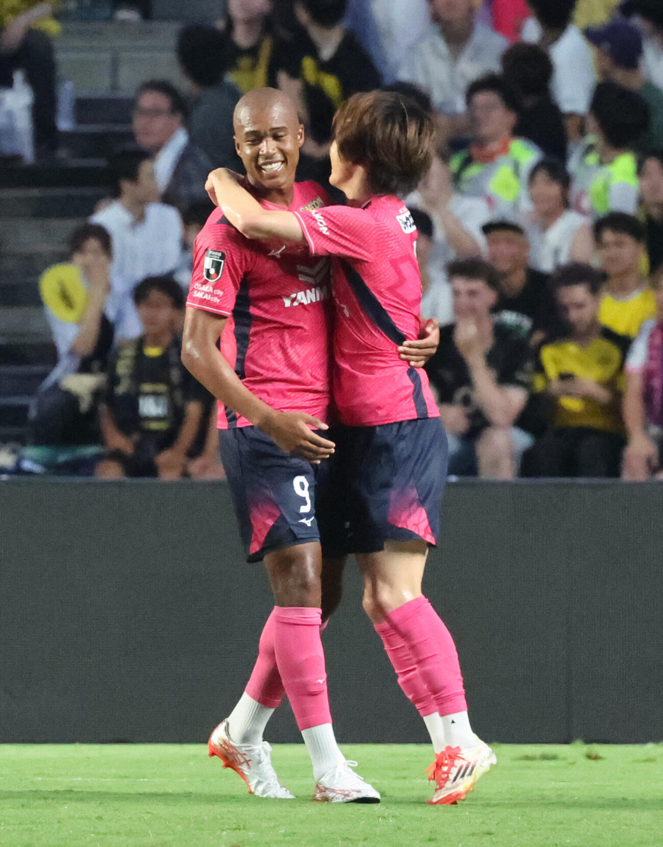 C大阪対ドルトムント　前半、ゴールを決めて喜ぶC大阪桜川ソロモン（撮影・西尾就之）
