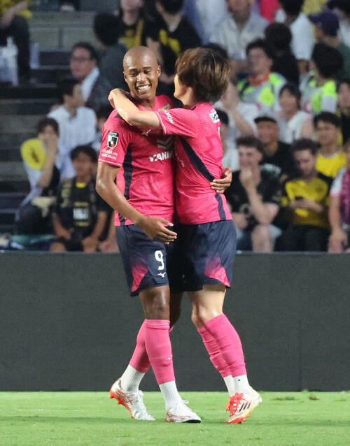 C大阪対ドルトムント　前半、ゴールを決めて喜ぶC大阪桜川ソロモン（撮影・西尾就之）