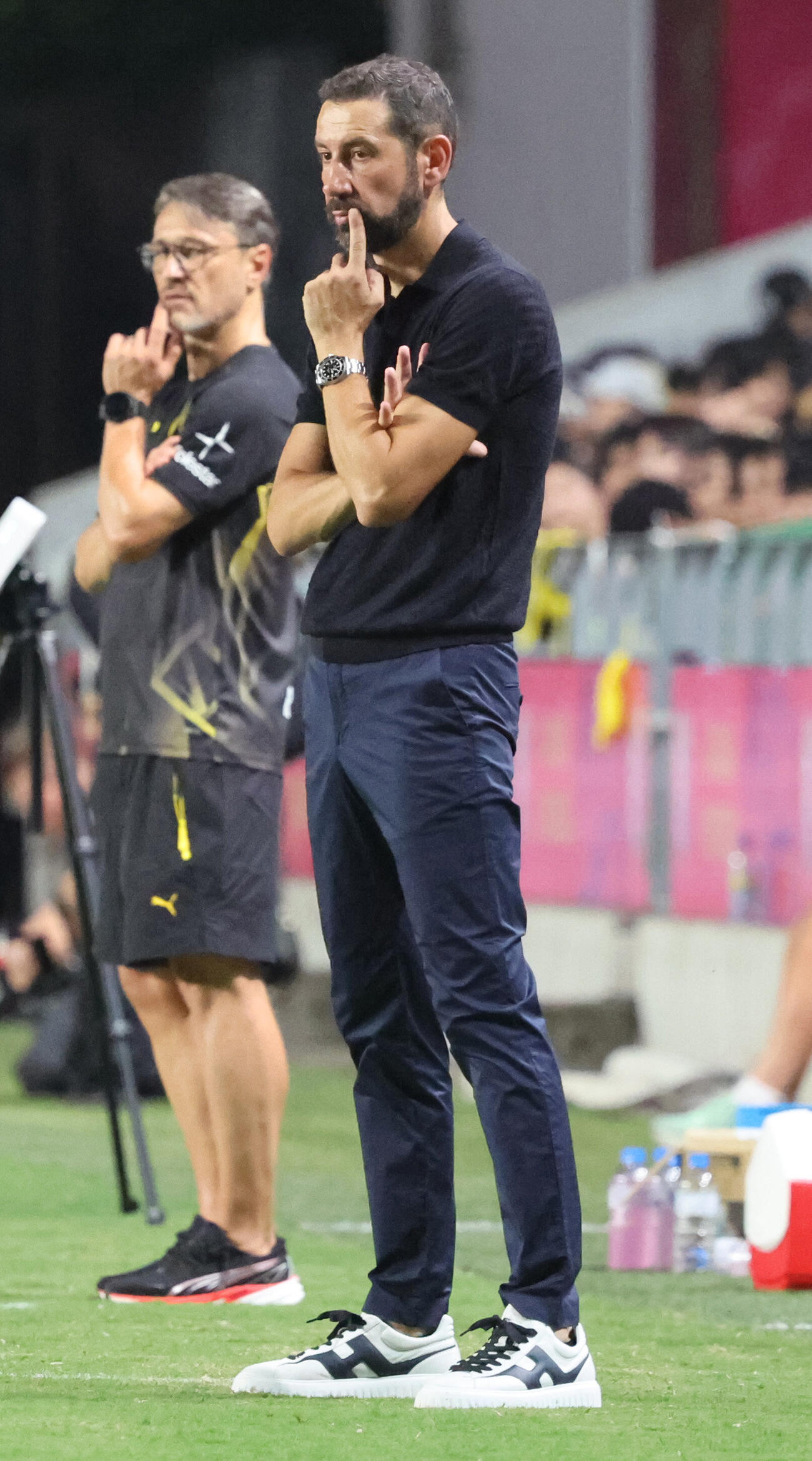 C大阪対ドルトムント　後半、試合を見守るC大阪パブロ・マチン監督（撮影・西尾就之）
