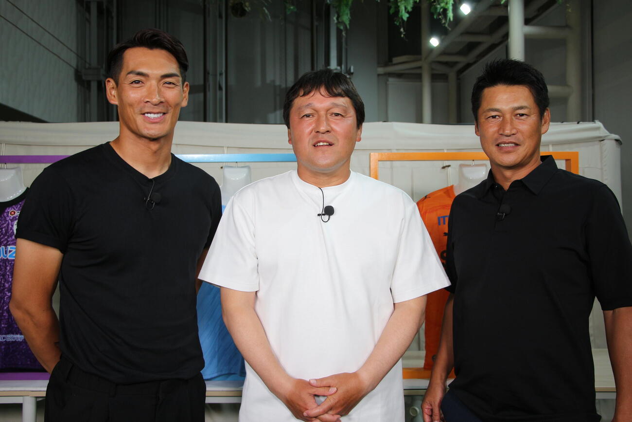 静岡朝日テレビのスポーツ番組「スポーツパラダイス」で対談した、左から藤枝槙野監督、磐田秋葉監督、清水吉田監督