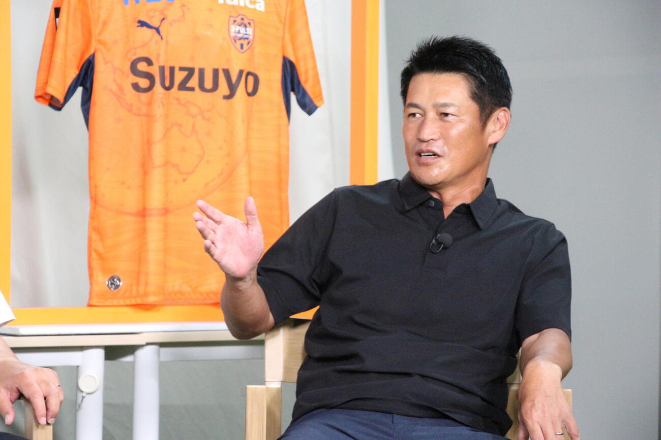 静岡朝日テレビの「スポーツパラダイス」で静岡サッカーを語り合う清水吉田監督